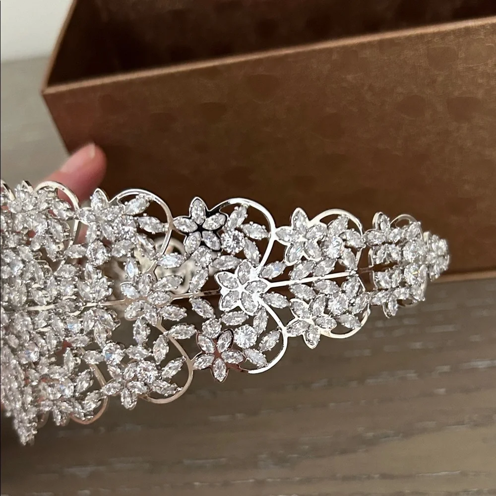 Bridal Dazzling Silver Floral Haircrown